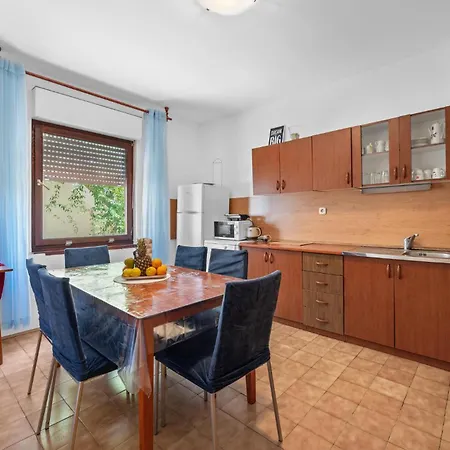 Apartment 3 Bedroom Lovely In Vodice