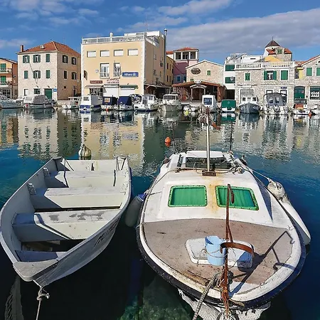 Apartment 3 Bedroom Lovely In *