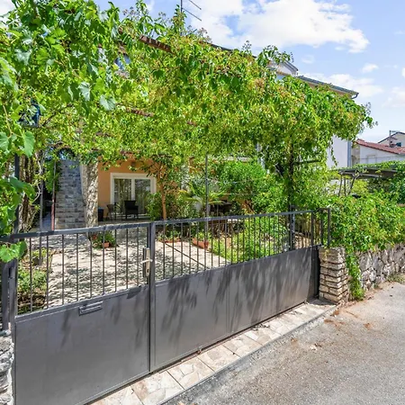Apartment 3 Bedroom Lovely In *