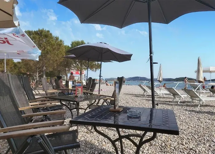 3 Bedroom Lovely In Appartement *