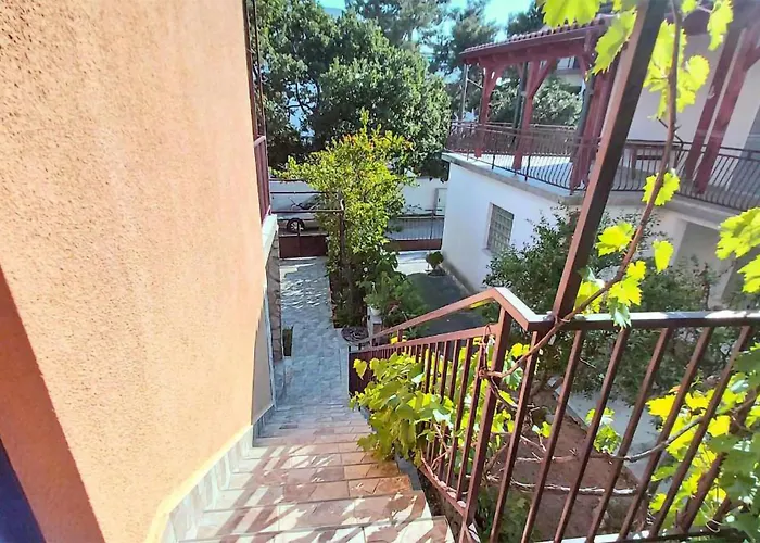 3 Bedroom Lovely In Appartement