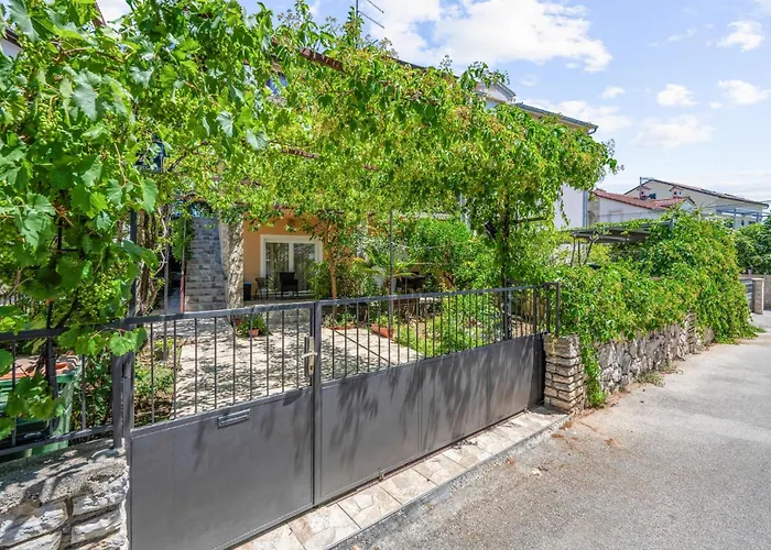 Appartement 3 Bedroom Lovely In *